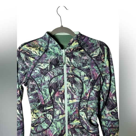 Lululemon Reversible Find Your Bliss Jacket Vintage Green Iridescent Size 4 - Picture 5 of 8